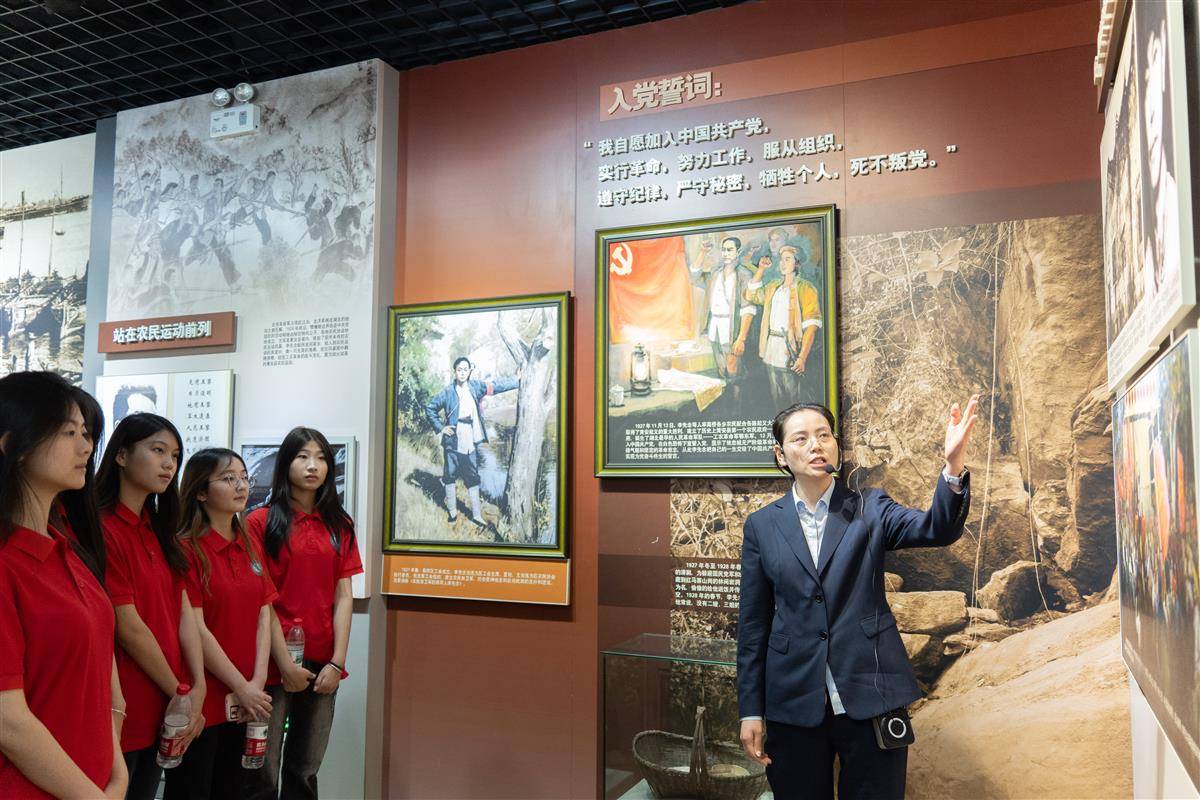 团队参观李先念纪念馆。通讯员 孙正恒 摄