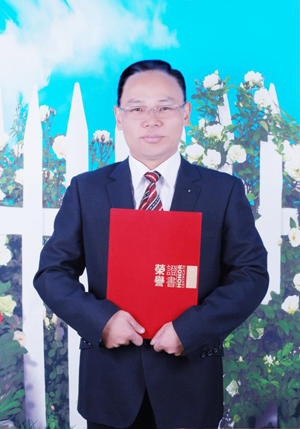 1510820445662063188.jpg 李博士获奖照片.jpg