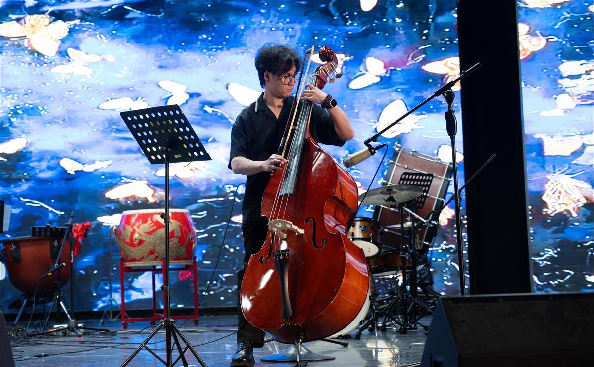 特写。通讯员 王悦潭 摄.jpg 演出现场。通讯员 王悦潭 摄