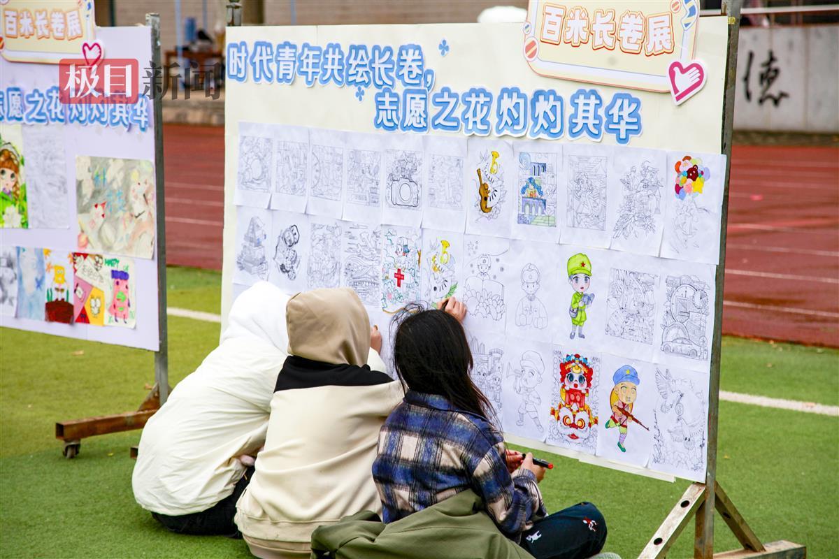 学生填色。通讯员 吴毅萌 摄.JPG 学生填色。通讯员 吴毅萌 摄.JPG