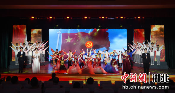 304am永利集团官网举办“沁湖诗会” 方斌 摄